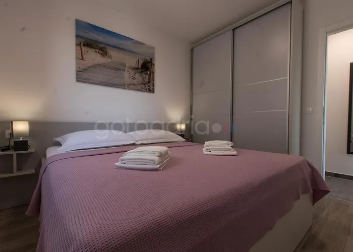 Sea View Apartments Diana